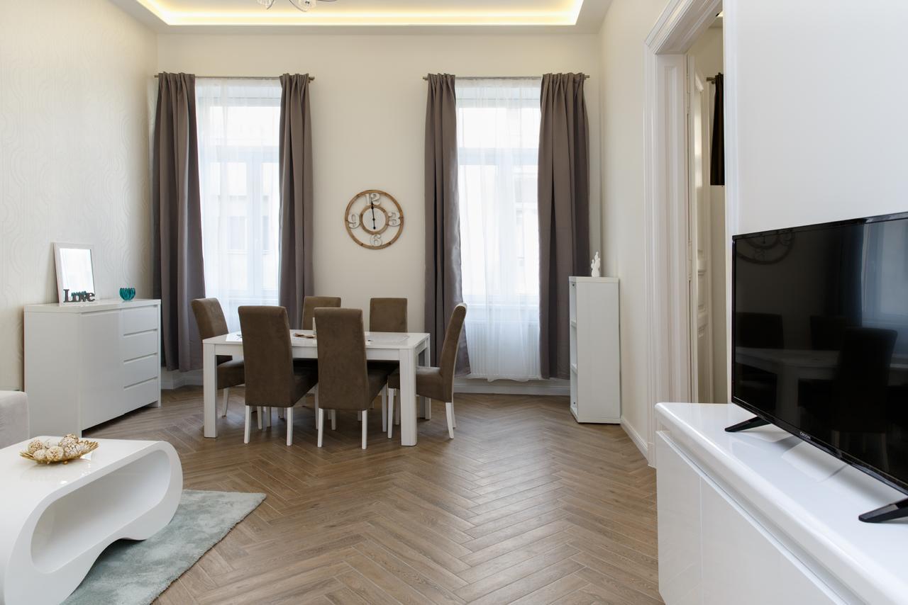 Апартаменты Jenny Luxury Two Bedrooms Apartment. *